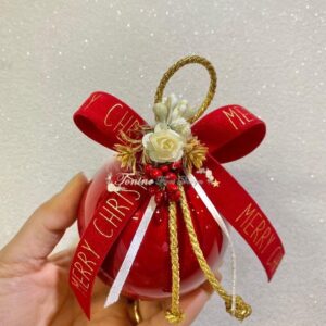 Pallina di Natale in vetro rossa con fiocco con decorazioni rosse, panna e oro 8 Ø