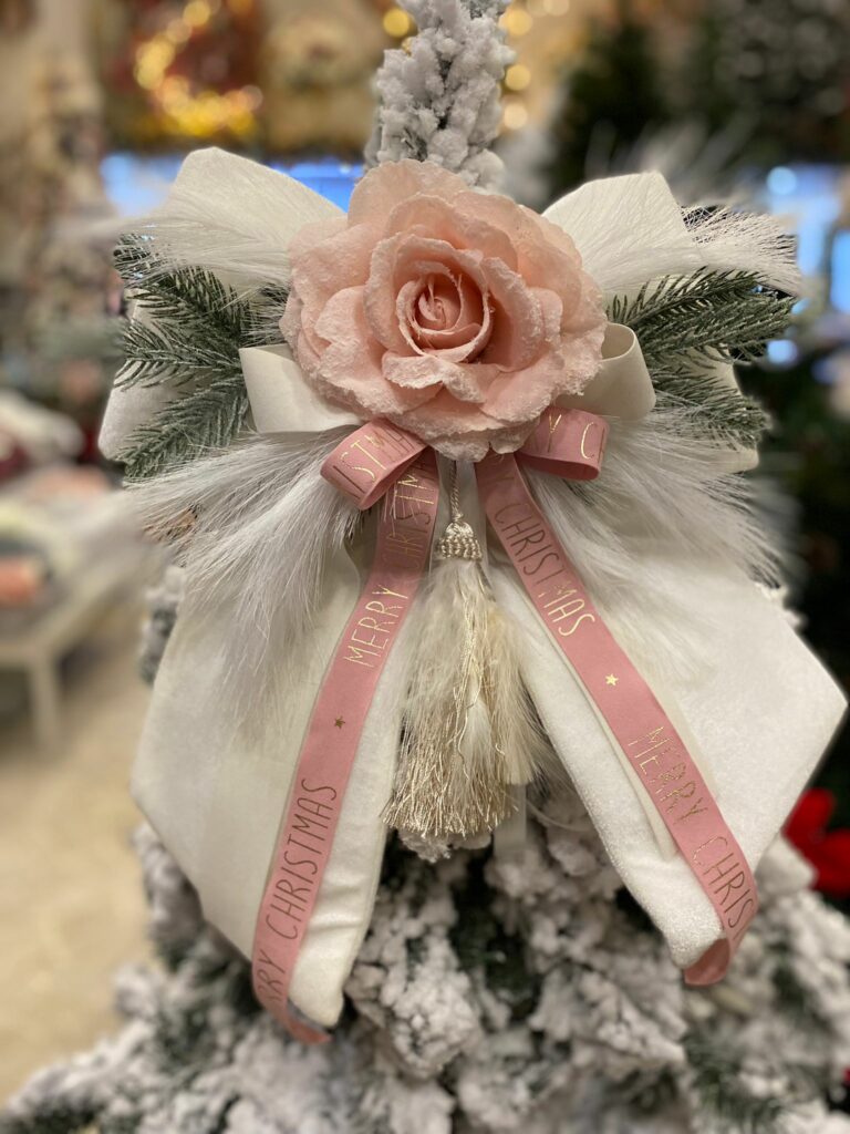 FIOCCO NATALIZIO IN VELLUTO BIANCO CON ROSA E PIUME cm 40
