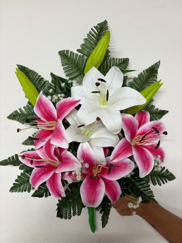 Fiori artificiali per cimitero mazzo con Lilium bianchi e beauty