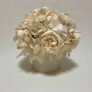 Cappelliera decorata con merletto  peonie e ortensie - Colore avorio