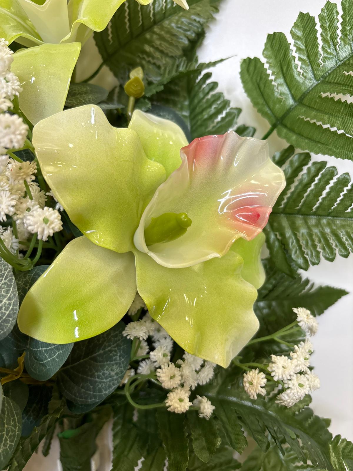 Mazzo di fiori artificiali per cimitero con quattro catleya vetroresina green - immagine 3