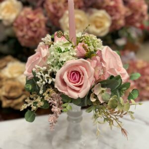 Alzata in vetro con fiori artificiali rose e rami decorativi h 37