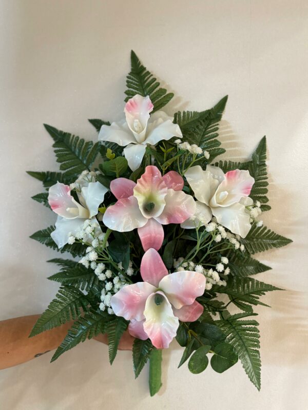 Fiori artificiali per cimitero mazzo con cinque catleya in vetroresina pink e crema pink