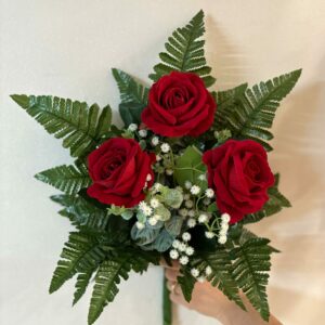 Fiori artificiali per cimitero mazzo con boccioli di rose rosse in velluto