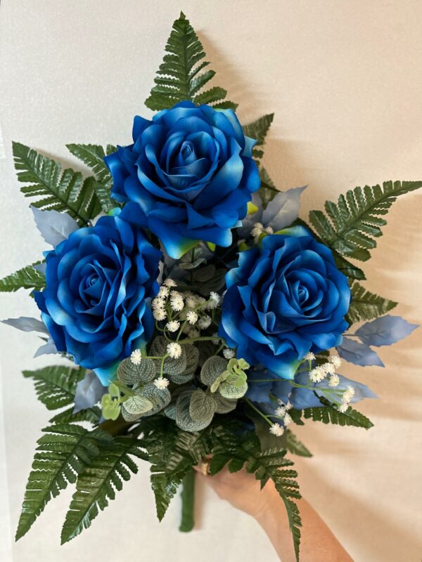 Fiori artificiali per cimitero mazzo con rose blu in velluto