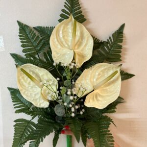 Fiori artificiali per cimitero mazzo con tre anthurium bianchi