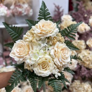 Fiori artificiali per cimitero mazzo con rose Panna in velluto e in tessuto