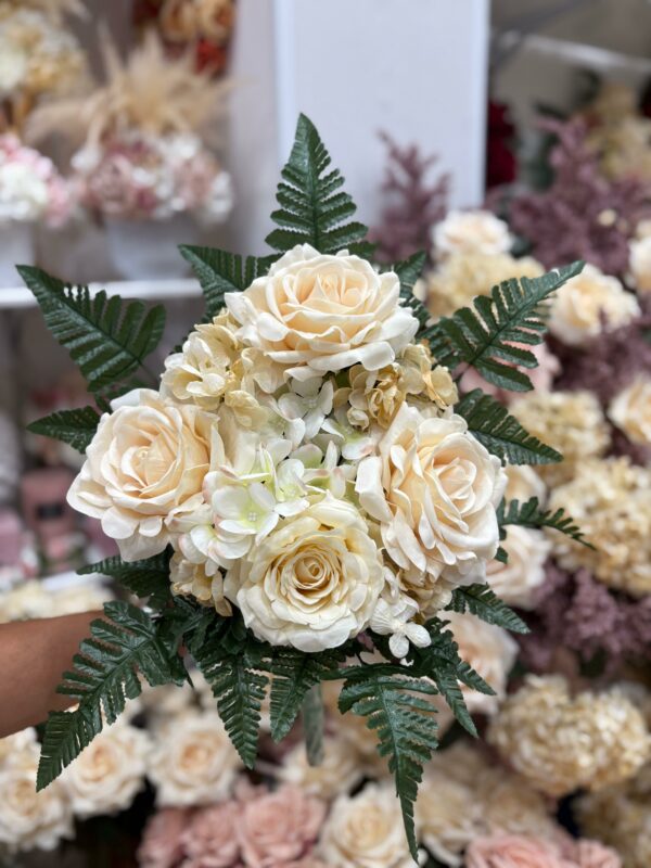 Fiori artificiali per cimitero mazzo con rose Panna in velluto e in tessuto