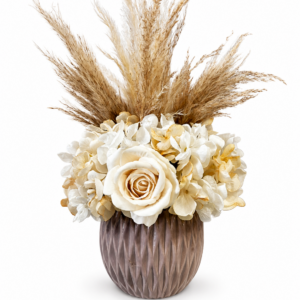 Centrotavola con fiori artificiali composto da rose in velluto panna, ortensie e pampas Ø 25 cm