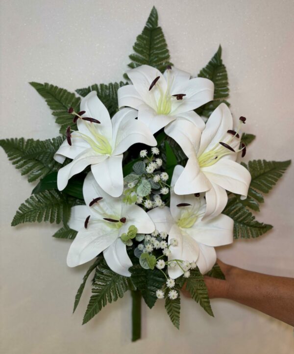 Fiori artificiali per cimitero mazzo con Lilium bianchi