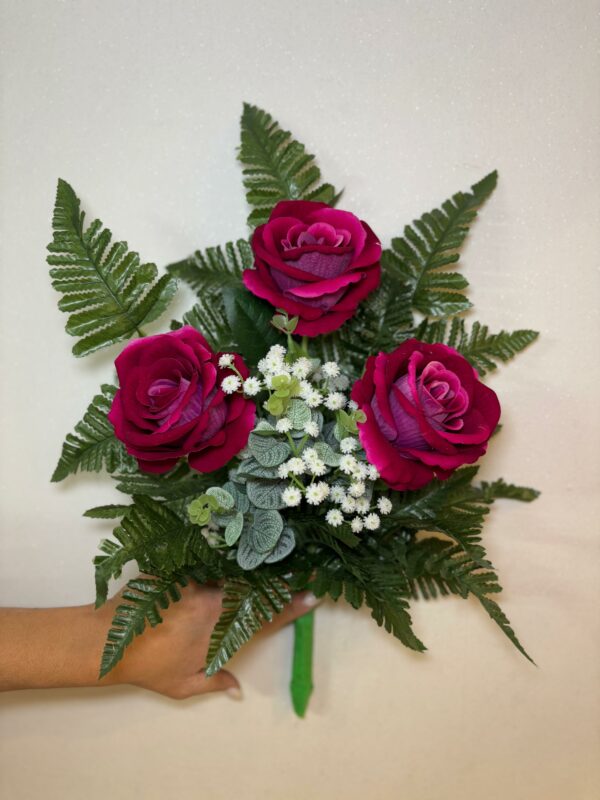 Fiori artificiali per cimitero mazzo con boccioli di rose fucsia in velluto