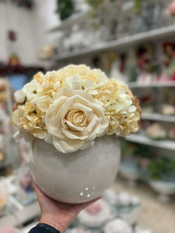 Centrotavola con fiori artificiali composto da rose in velluto e ortensie Ø 30 - immagine 2