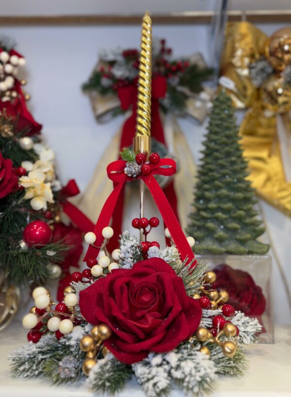 Centrotavola natalizio con  rose rosse in velluto e decori Ø 25 cm