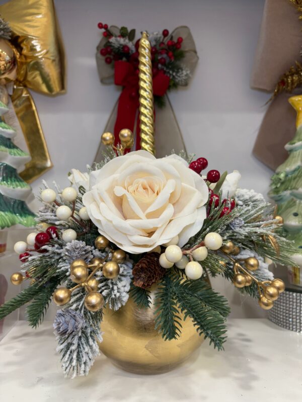 Centrotavola natalizio, ampolla oro con rose panna in velluto e decori Ø 30 cm