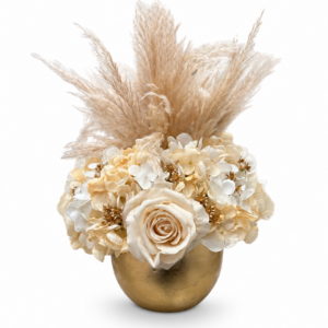 Centrotavola, Ampolla oro in vetro con fiori artificiali composto da boccioli di rose panna in velluto, ortensie e pampas Ø 25 cm