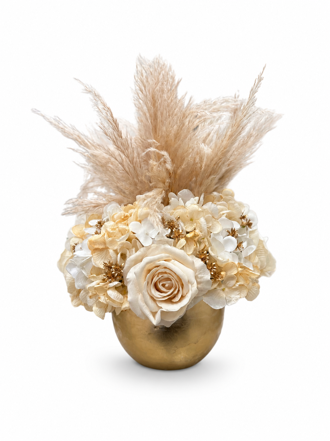 Centrotavola, Ampolla oro in vetro con fiori artificiali composto da boccioli di rose panna in velluto, ortensie e pampas Ø 25 cm