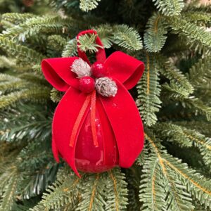 Pallina di Natale in vetro rossa con fiocco rosso e decorazioni Ø 8 cm