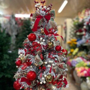 ALBERELLO NATALE INNEVATO CON DECORAZIONI ROSSE, ORO E SCOZZOSE h cm 70