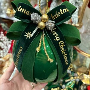 Pallina di Natale in vetro verde, fiocco in velluto con finimenti oro Ø 15