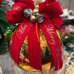 Pallina di Natale in vetro oro, fiocco in velluto rosso con finimenti oro Ø 15