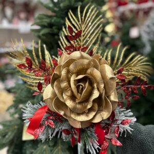 Fiori artificiali per cimitero mazzo natalizio con rami di abete, foglie oro e rosone oro