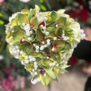 CUORE CON FIORI ARTIFICIALI ORCHIDEE IN SILICOLE VERDI CON SFUMATURE  CM 25