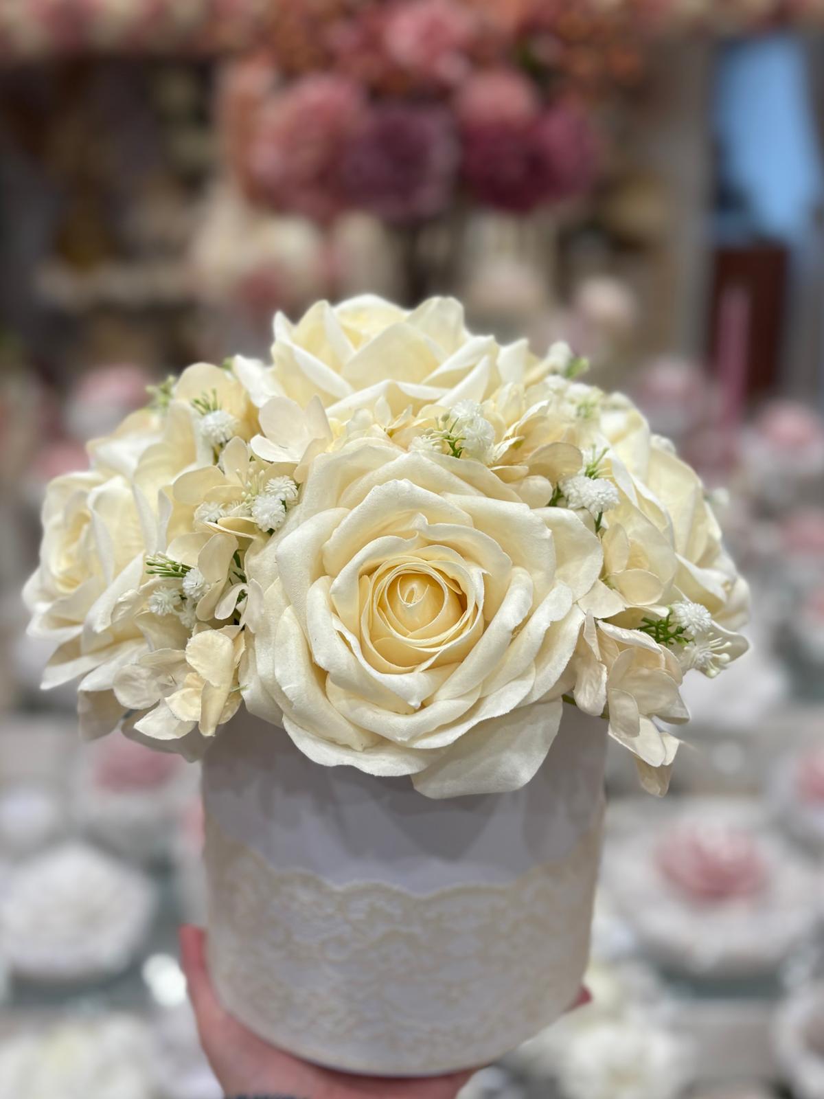 Box fiori artificiali profumati con rosa simil velluto panna Ø 28