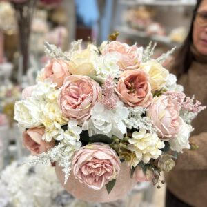 Box fiori artificiali profumati con mix di fiori rosa, panna e bianchi Ø 35