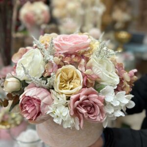 Box fiori artificiali profumati con mix di fiori rosa, panna e bianchi Ø 30