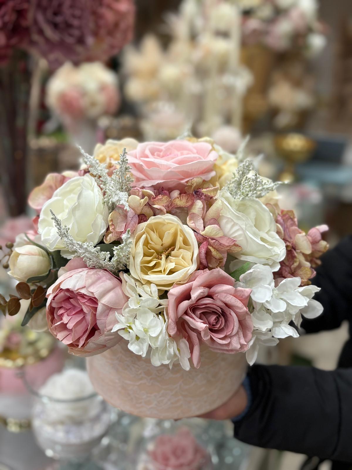 Box fiori artificiali profumati con mix di fiori rosa, panna e bianchi Ø 30