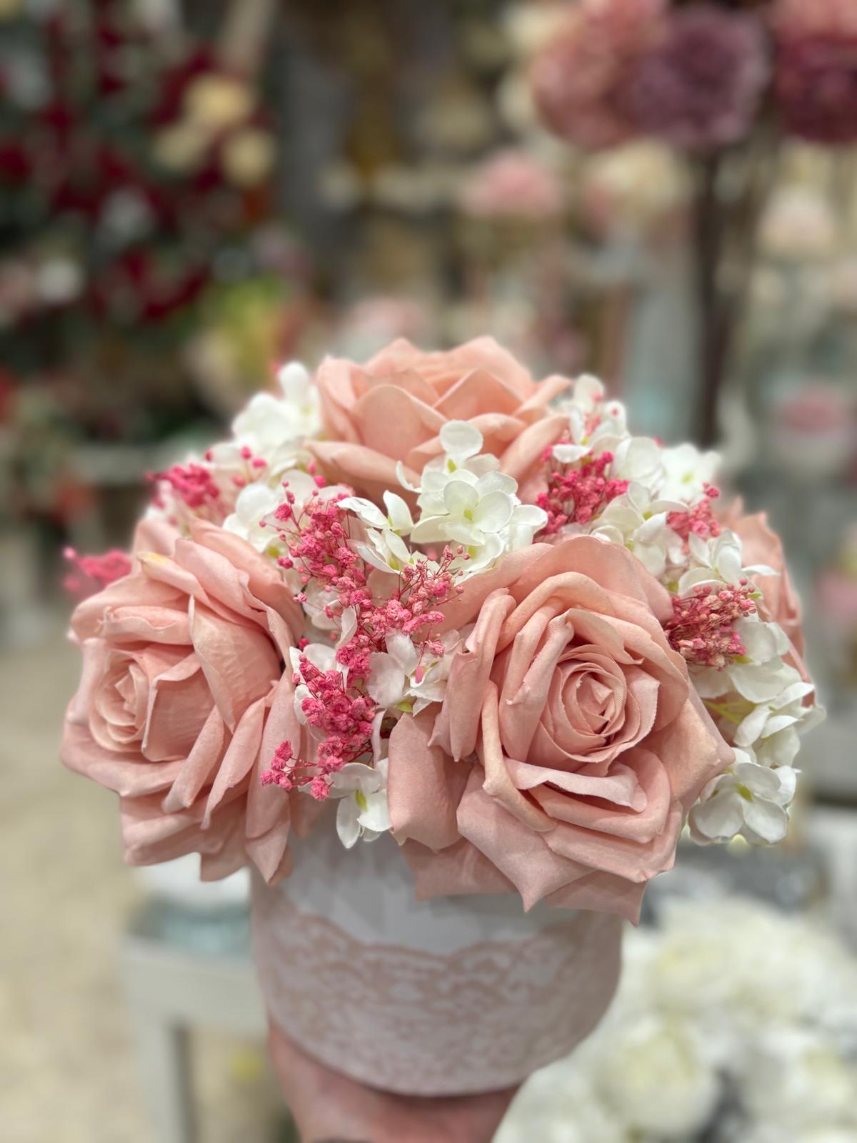 Box fiori artificiali profumati con rose rosa, ortensie panna e gypsophila Ø 30 - immagine 2
