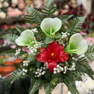 Mazzo di fiori artificiali per cimitero con tre calle e una catleya in vetroresina – Composizione per loculi