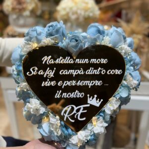 Cuore Floreale, con  Rose Azzurre polvere e Ortensie con dedica – Composizione per Cimitero