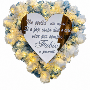 Cuore con fiori artificiali con rose e ortensie – elegante, duraturo e personalizzabile