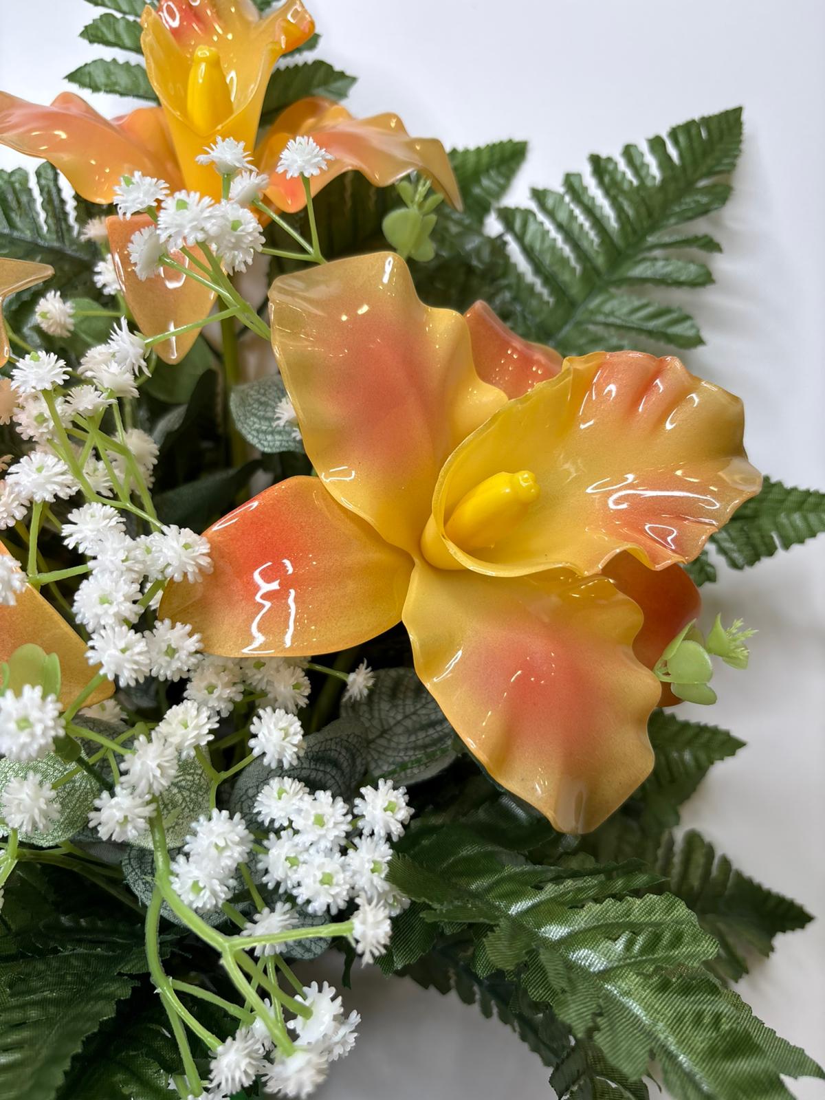 Mazzo di fiori artificiali per cimitero con tre catleya vetroresina Orange - immagine 2