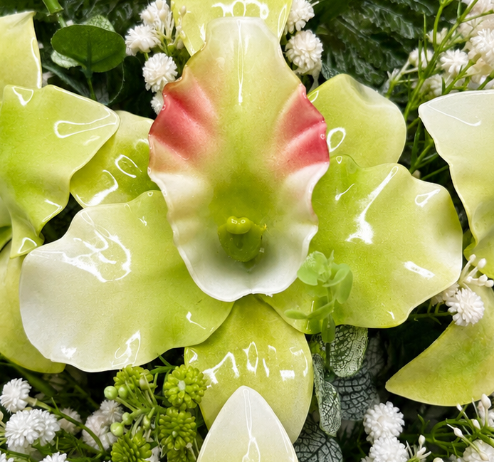 Mazzo di fiori artificiali in vetroresina per cimitero – cinque catleya verdi - immagine 2
