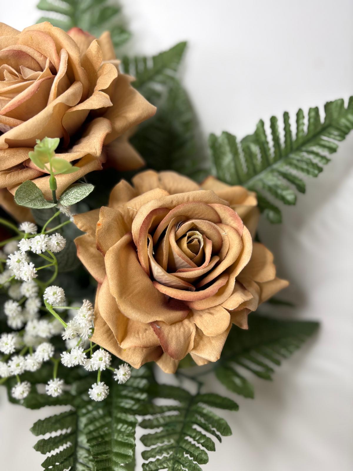 Mazzo di rose tortora artificiali per cimitero e loculi - immagine 2
