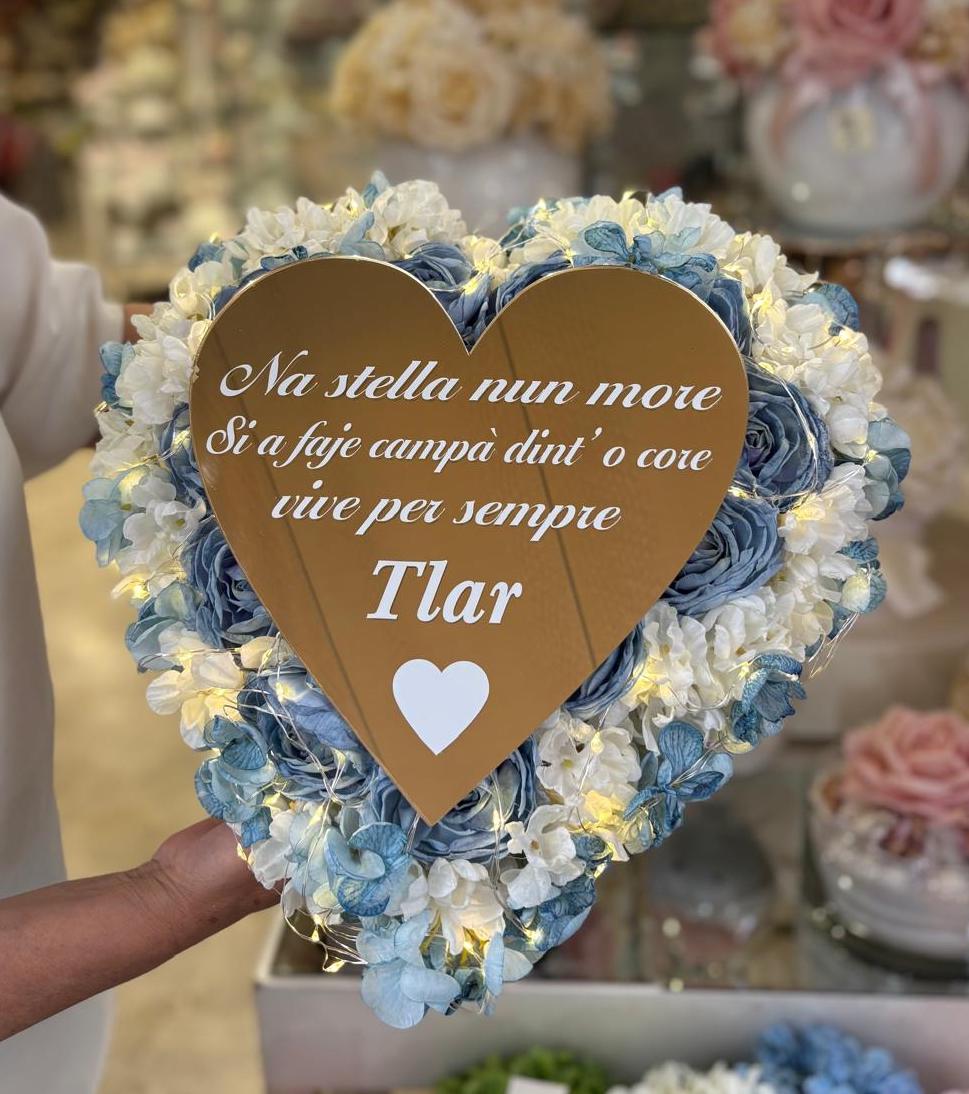 Cuore con fiori artificiali, con nanuncoli e ortensie – Cuore con dedica - immagine 2