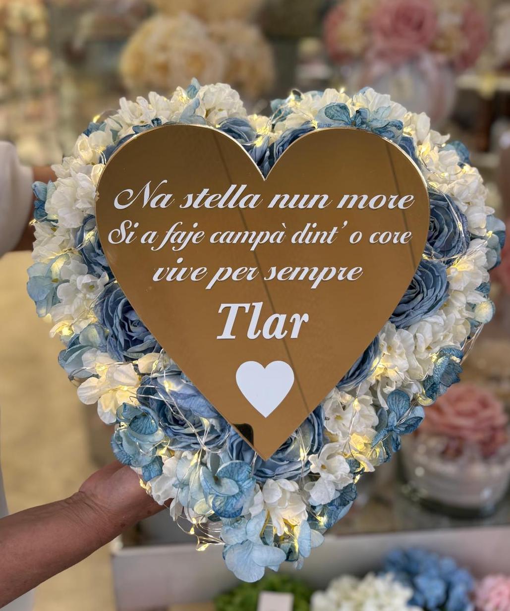 Cuore con fiori artificiali, con nanuncoli e ortensie – Cuore con dedica